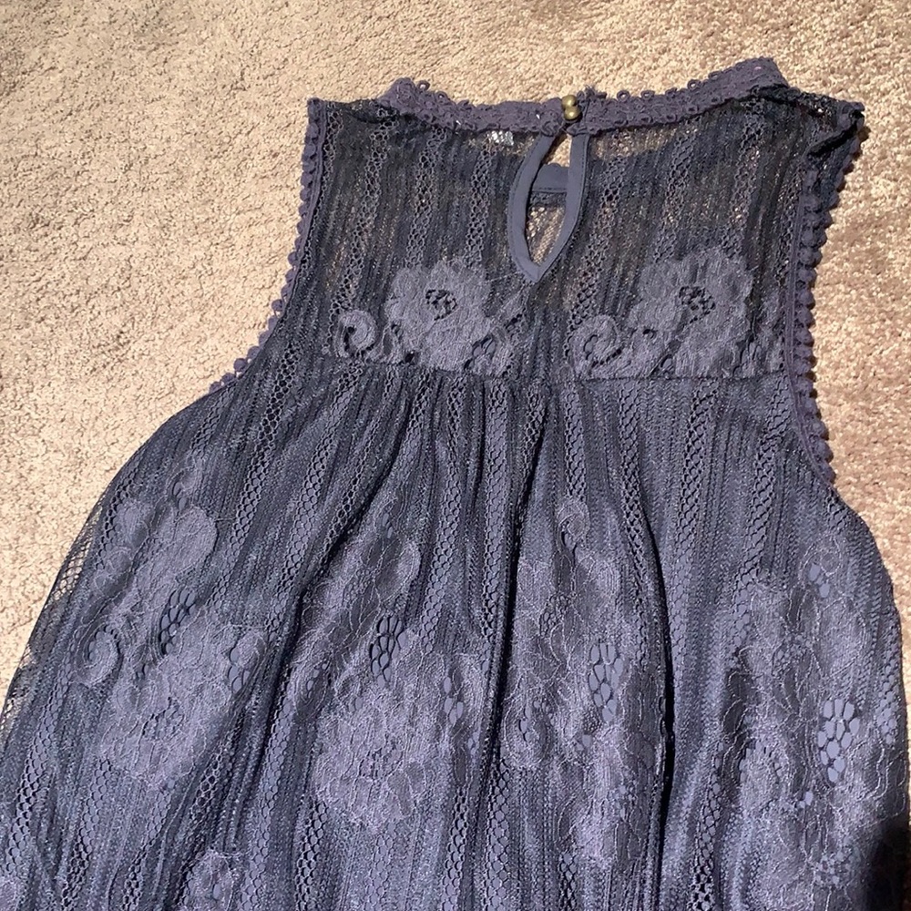 Women’s Top - Picture 4 of 5